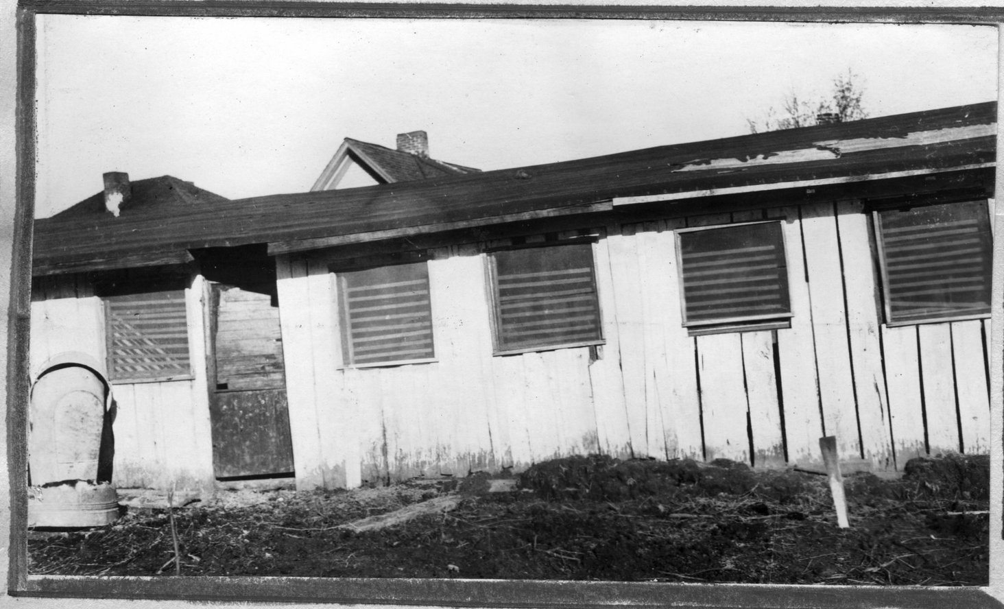 090~Walter Flowers Barn Apr 1921.jpg